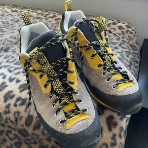 Garmont Hiking 9 but more 8.5